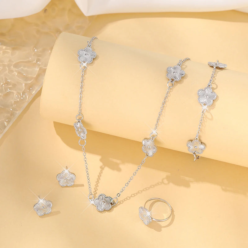 Conjunto de três peças - Colar, Brinco e Pulseira